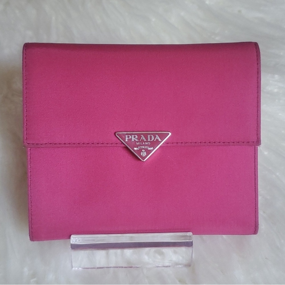 Reposhed pre-loved Prada Wallet